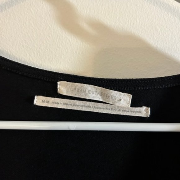 Urban Outfitters Black T-shirt Blouse - size M - Picture 3 of 3